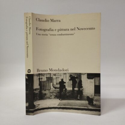 Fotografia e pittura nel Novecento. Una storia «Senza combattimento». Claudio Marra. Bruno Mondadori, 1999.